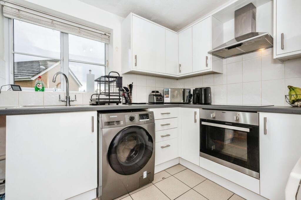 Flat Sewell Close in Grays