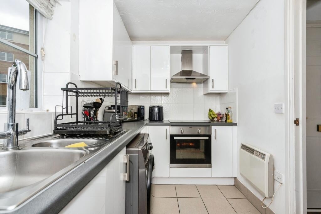 Flat Sewell Close in Grays