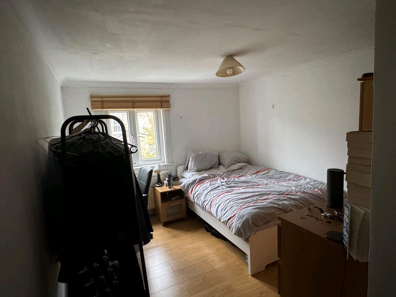 Room Sandmere Road in Greater London