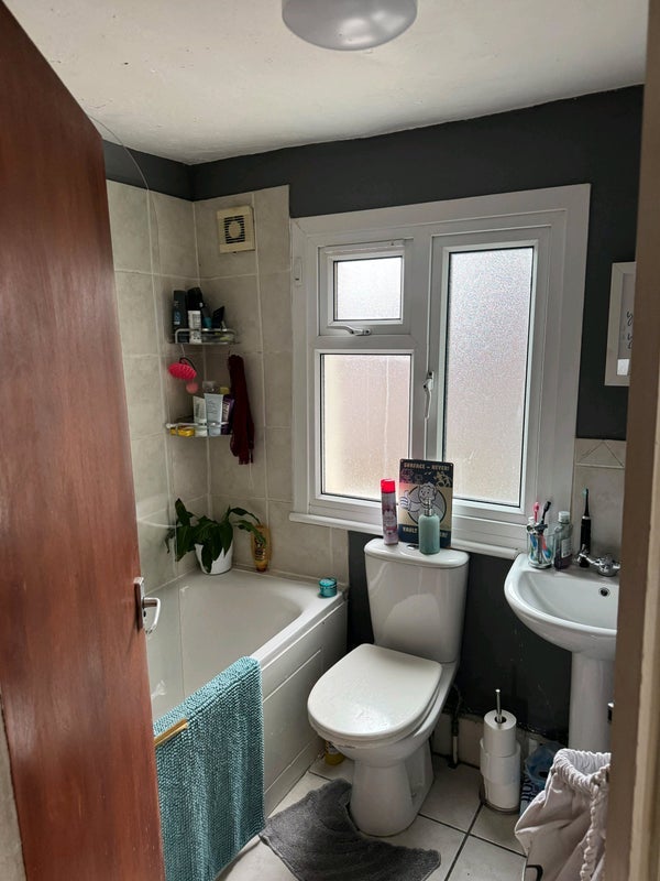 Room Sandmere Road in Greater London