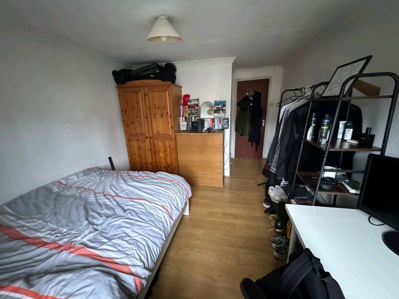 Room Sandmere Road in Greater London