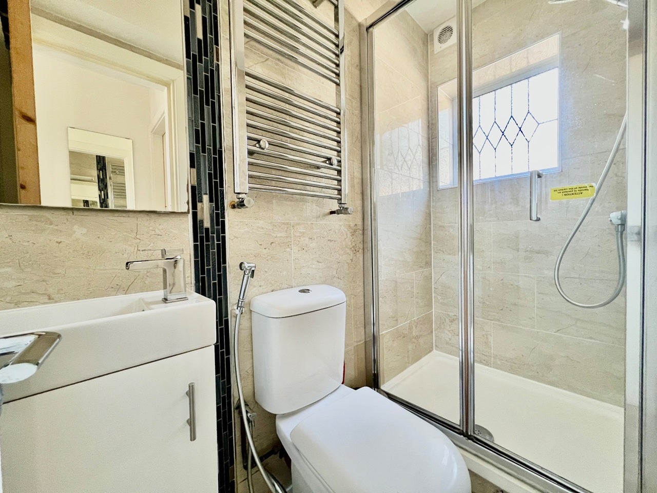 Flat Sunbury Way in Greater London