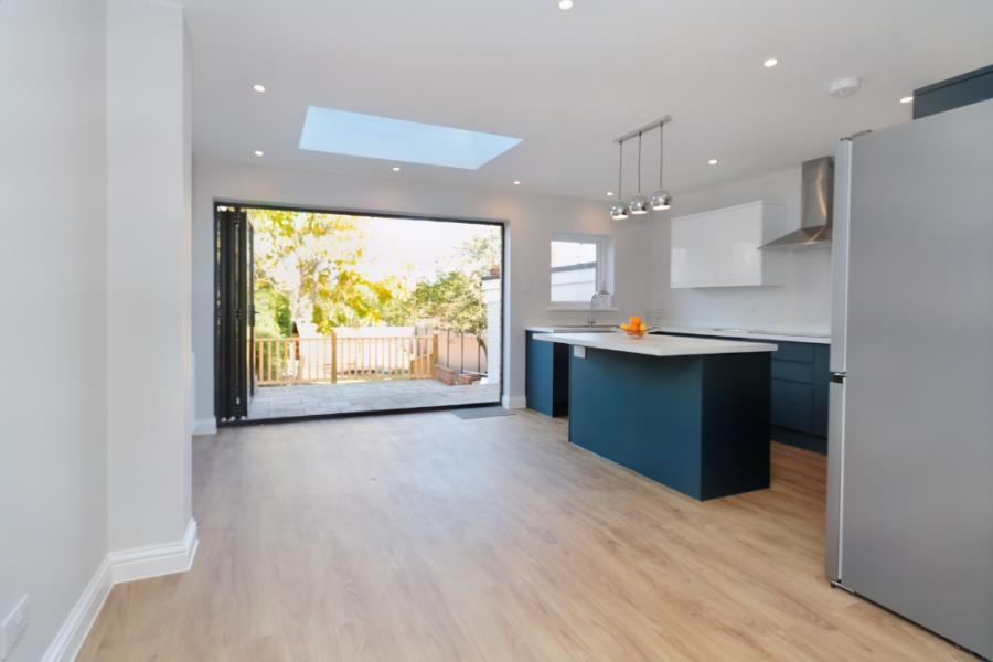 House Oakdene Drive in Greater London