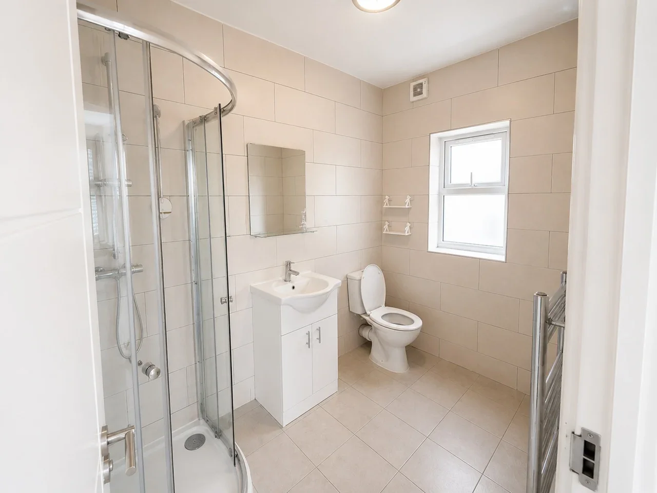 Room Rymer Road in Greater London
