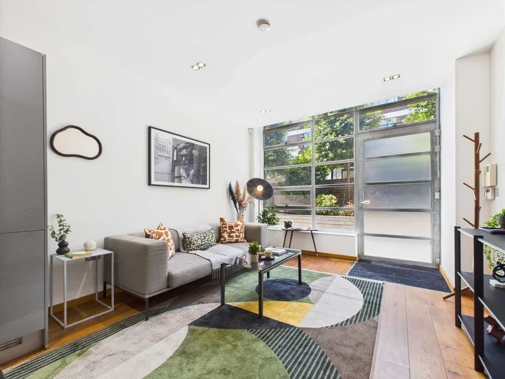 Flat Bayham Street in Greater London