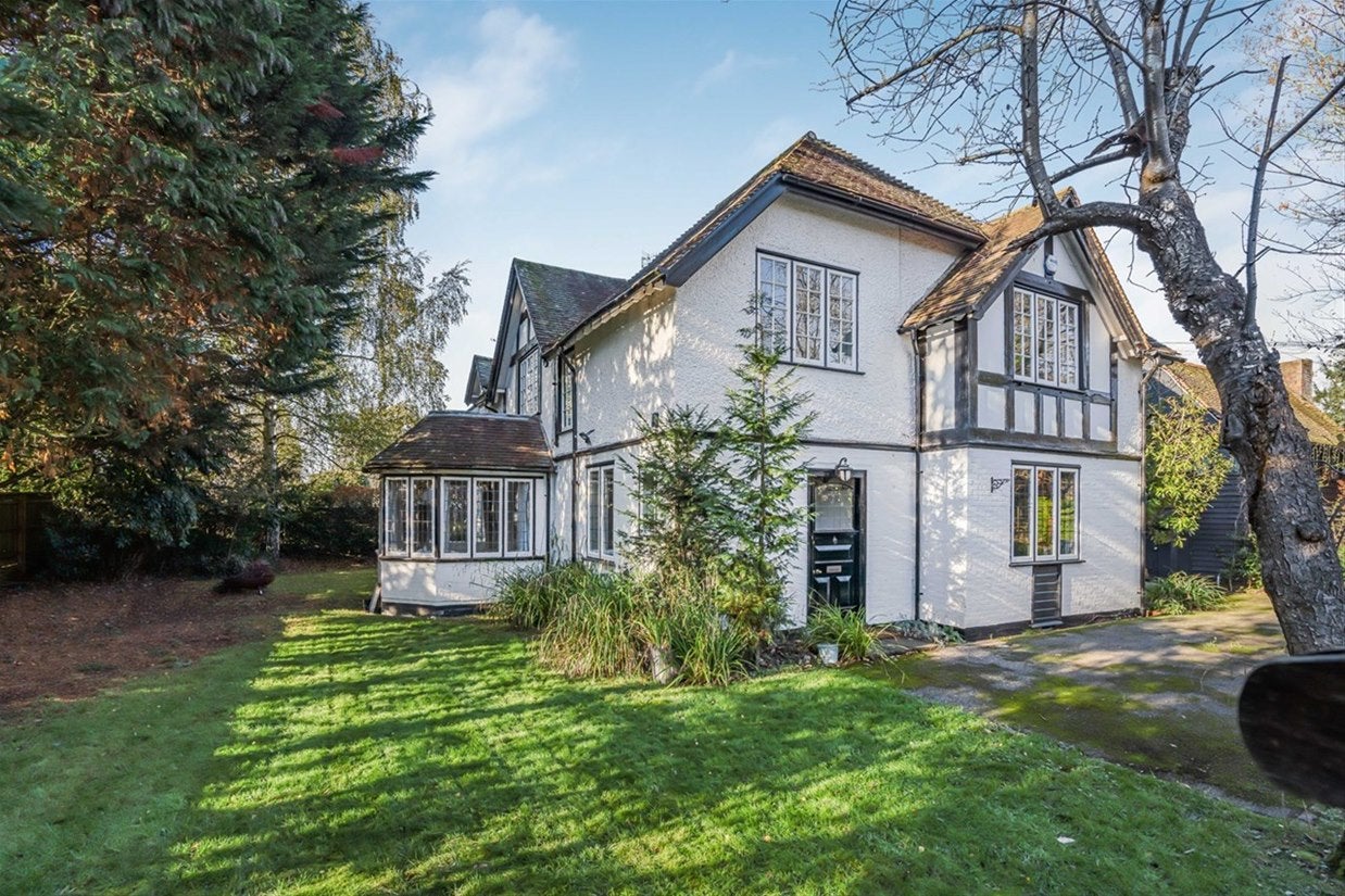 House Boston Drive in Bourne End