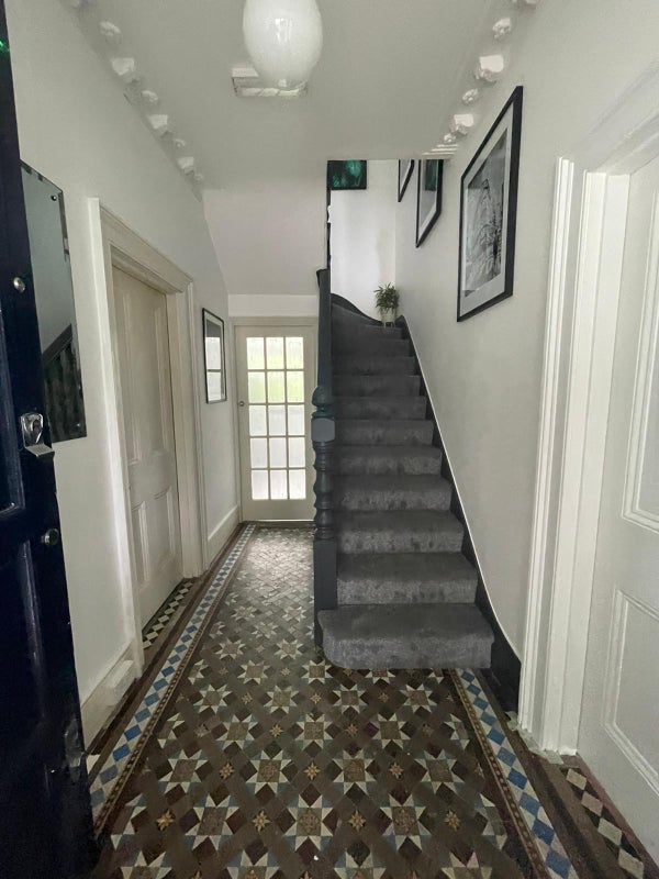 Room Vaughan Road in Greater London