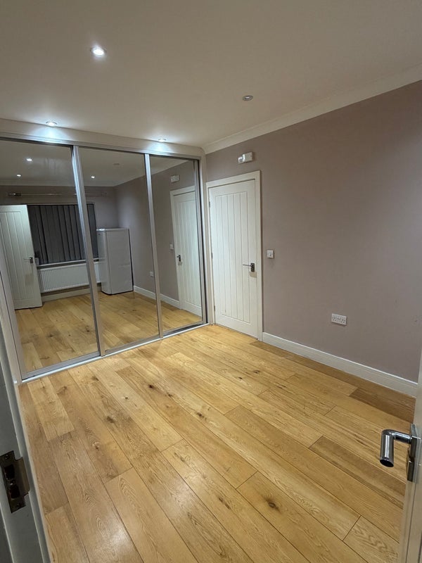 House Sarsen Avenue in Greater London