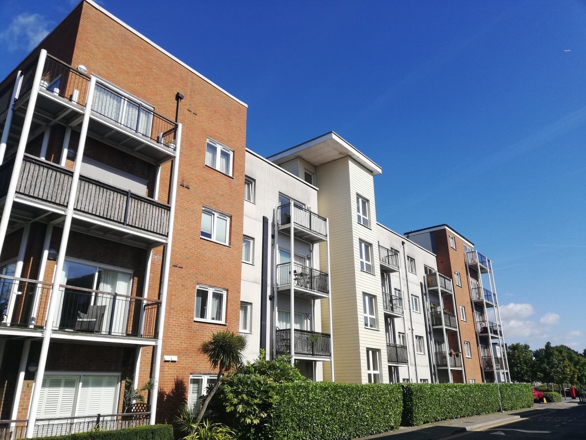 Flat Canalside in Reigate and Banstead