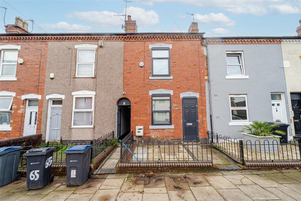 Flat Winnie Road in Birmingham