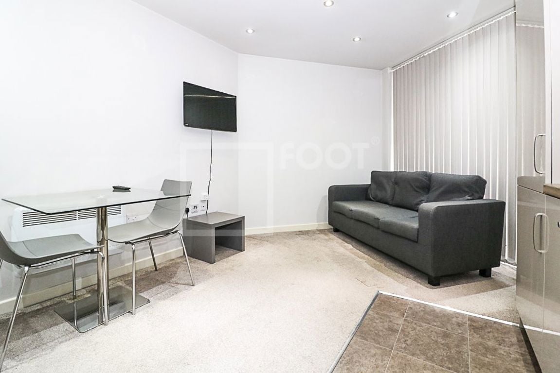 Flat Grattan Road in Bradford