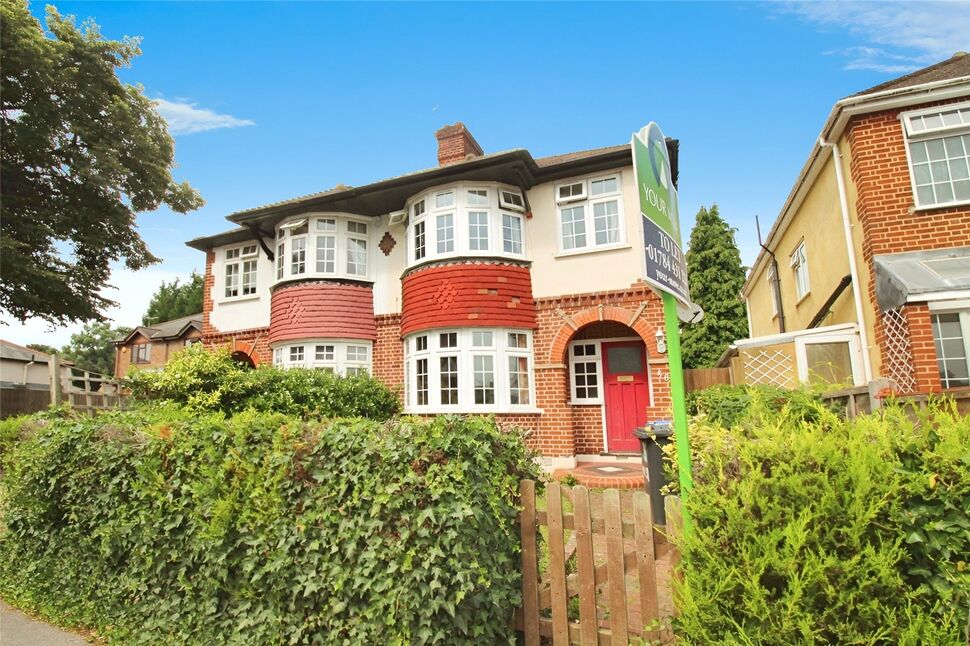 House Victoria Street in Borough of Runnymede