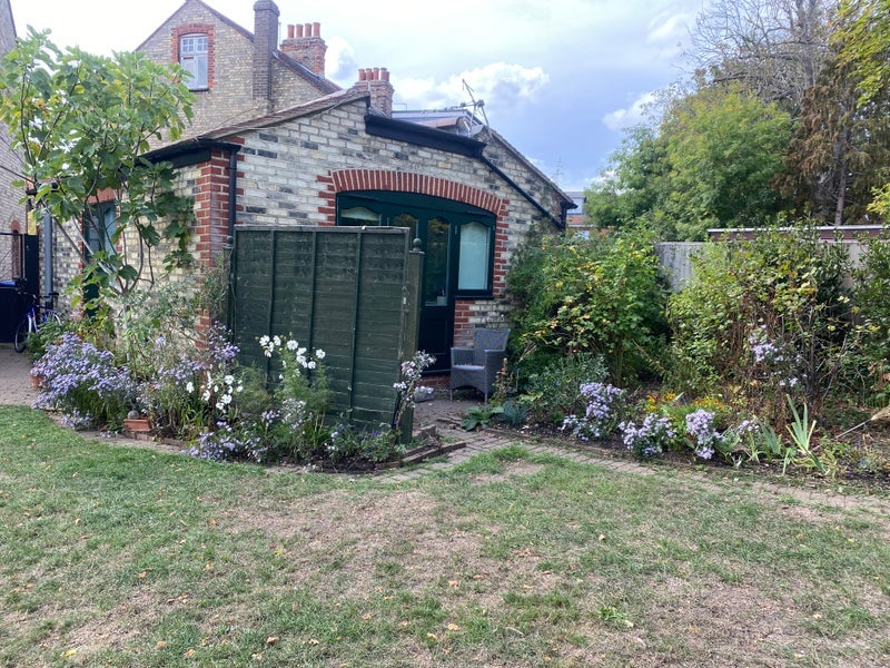 Flat Hazelwood Crescent in Greater London