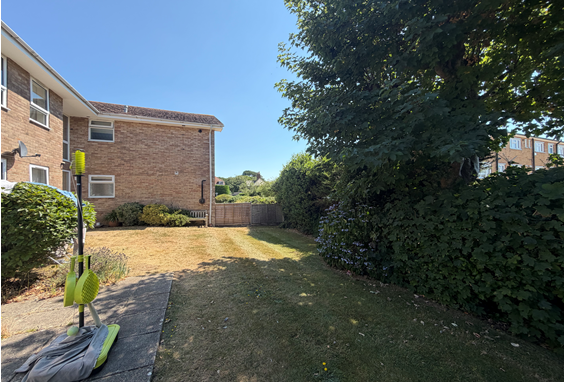 Flat Waterford Place in Highcliffe-on-Sea