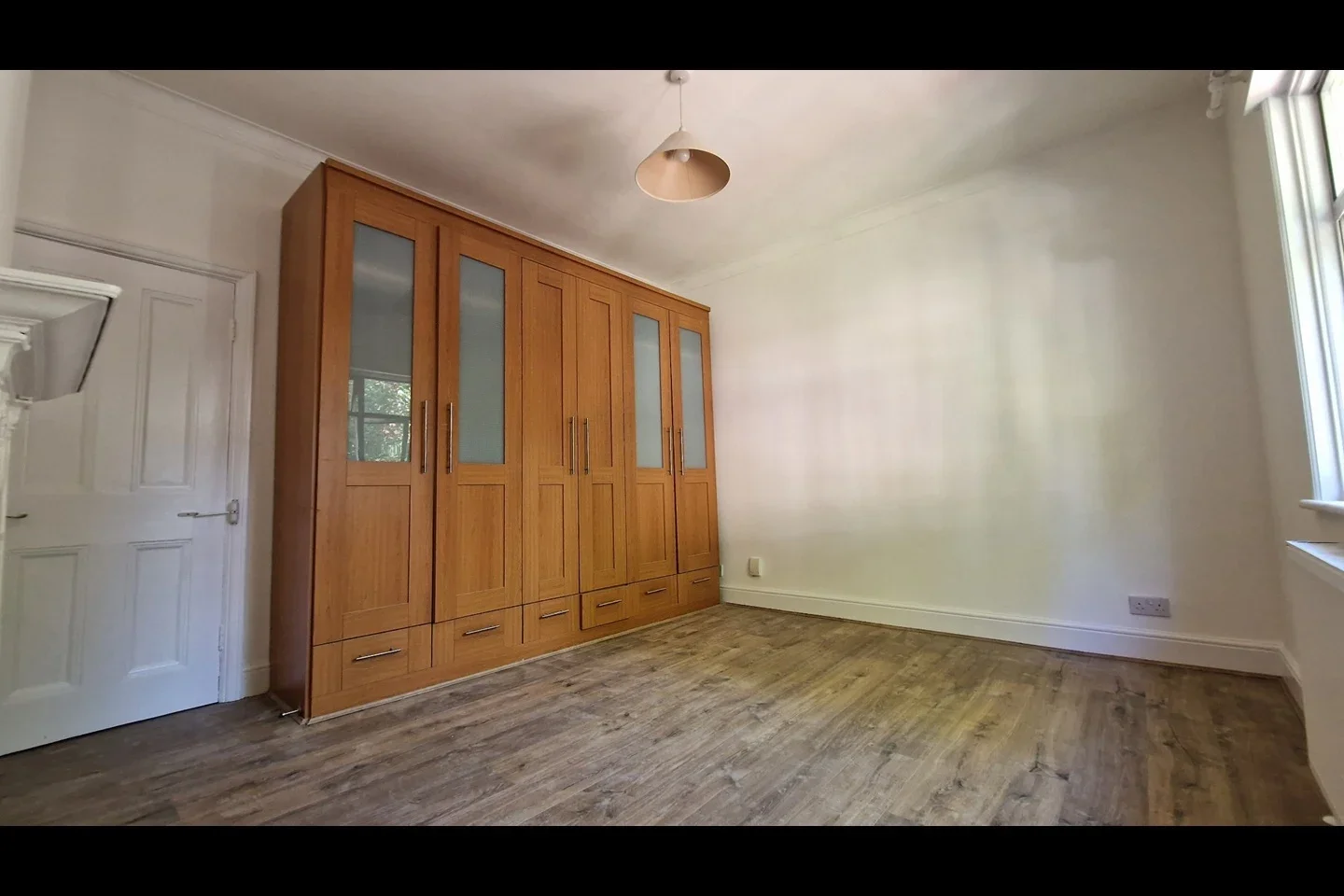 Flat Heathfield Road in Greater London
