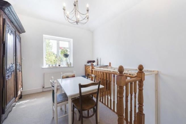 Flat Heathfield Road in Greater London