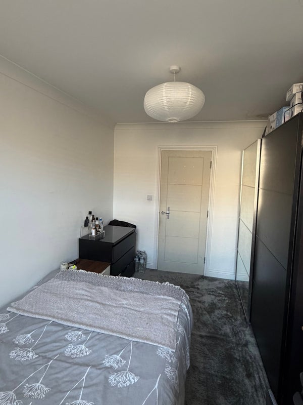Room Carlton Road in Greater London