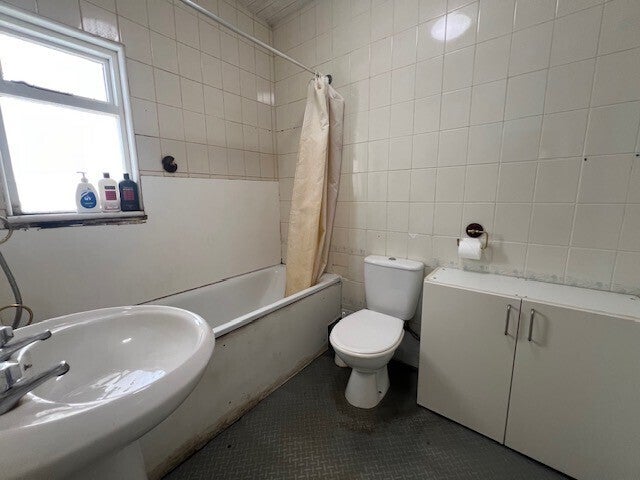 Room Okehampton Road in Exeter
