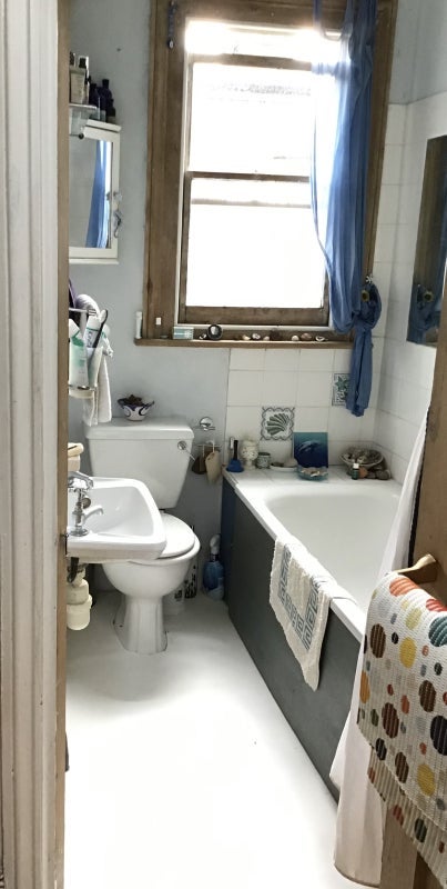 Room Eynham Road in Greater London