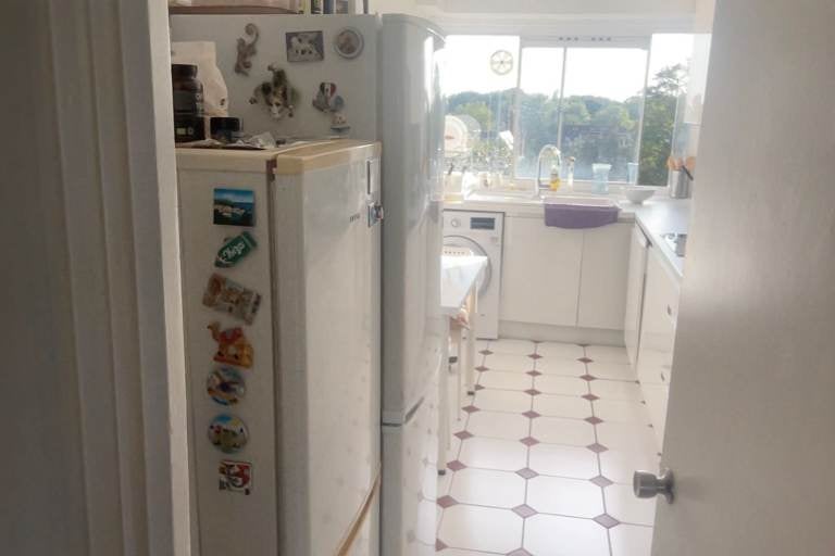 Room Willesden Lane in Greater London