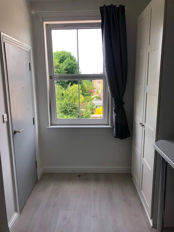 Flat Batoum Gardens in Greater London
