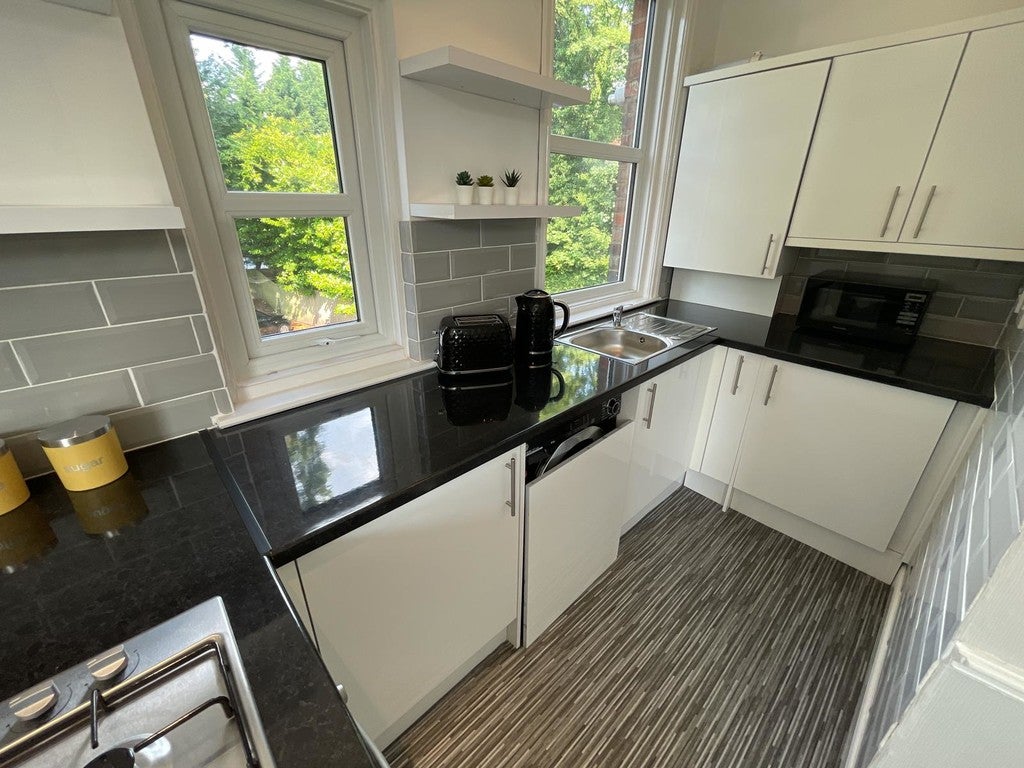 Flat Ballbrook Avenue in Manchester