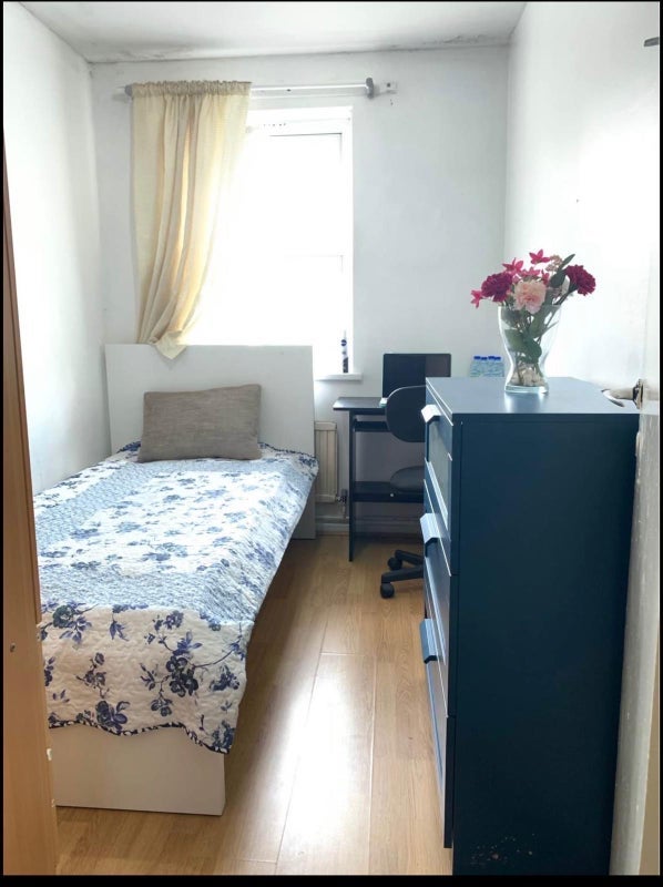 Room Savoy Close in Greater London