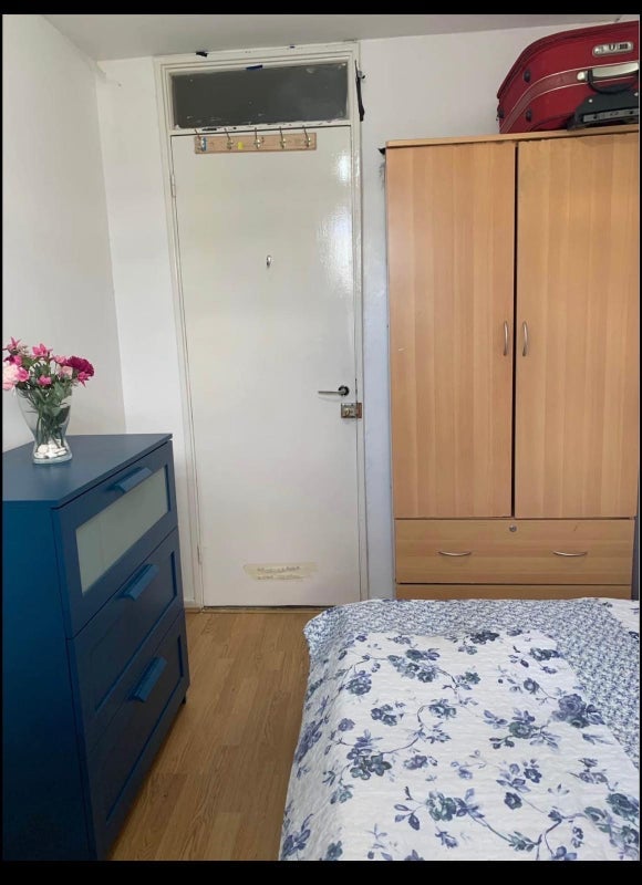 Room Savoy Close in Greater London