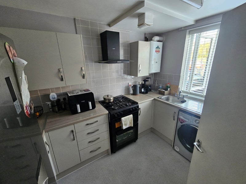 Room Banfield Road in Greater London