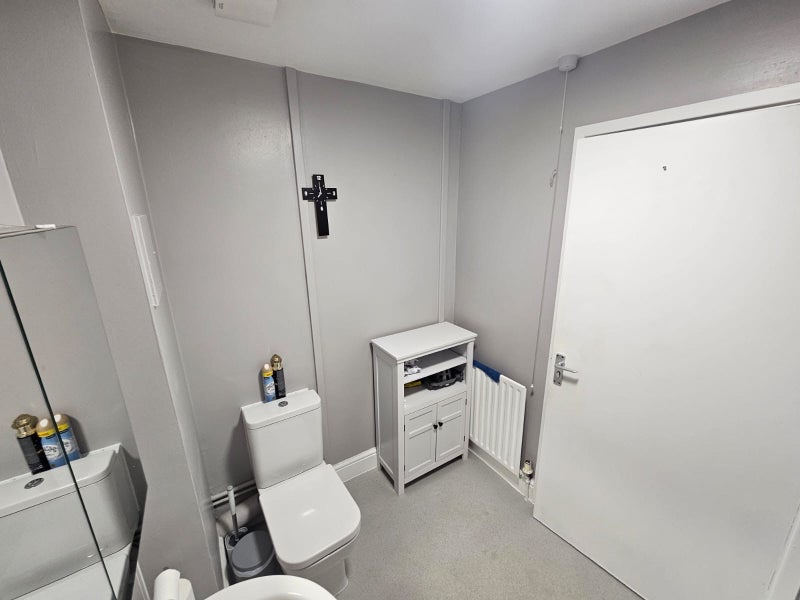 Room Banfield Road in Greater London