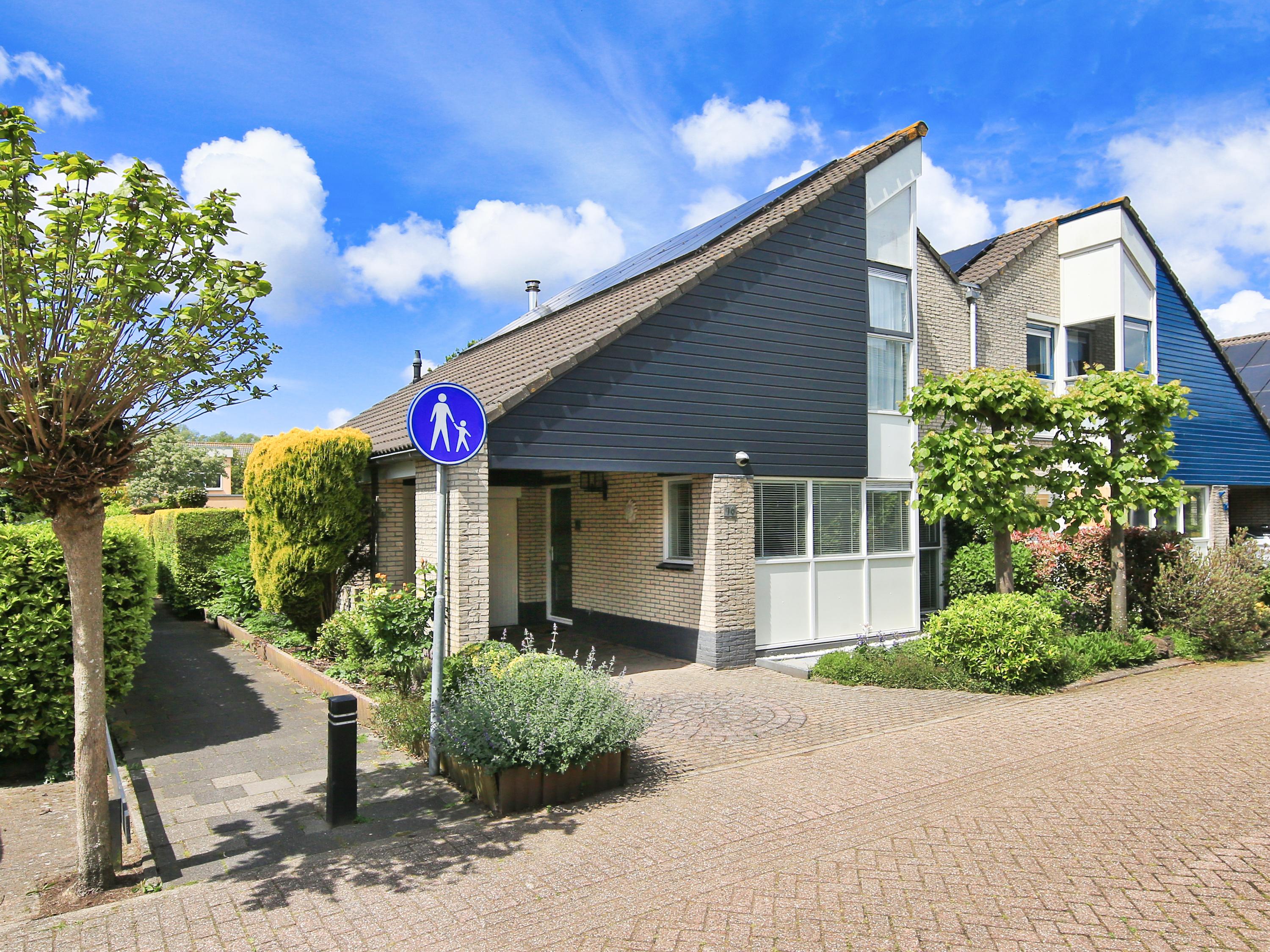 Huis Ronde Zonnedauw 16 in Velserbroek