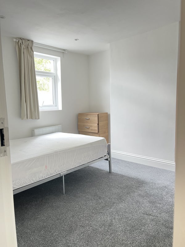 Room Watcombe Road in Greater London
