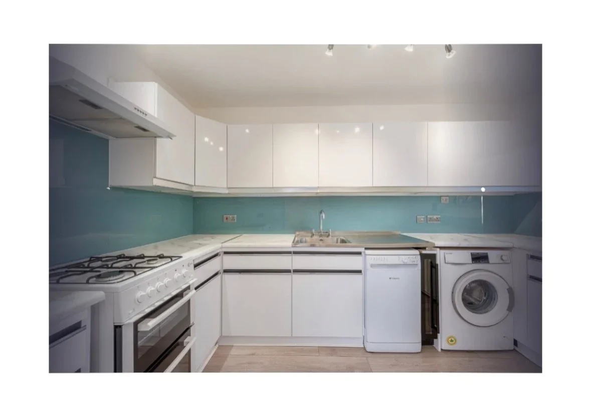 Flat Coombe Road in Greater London