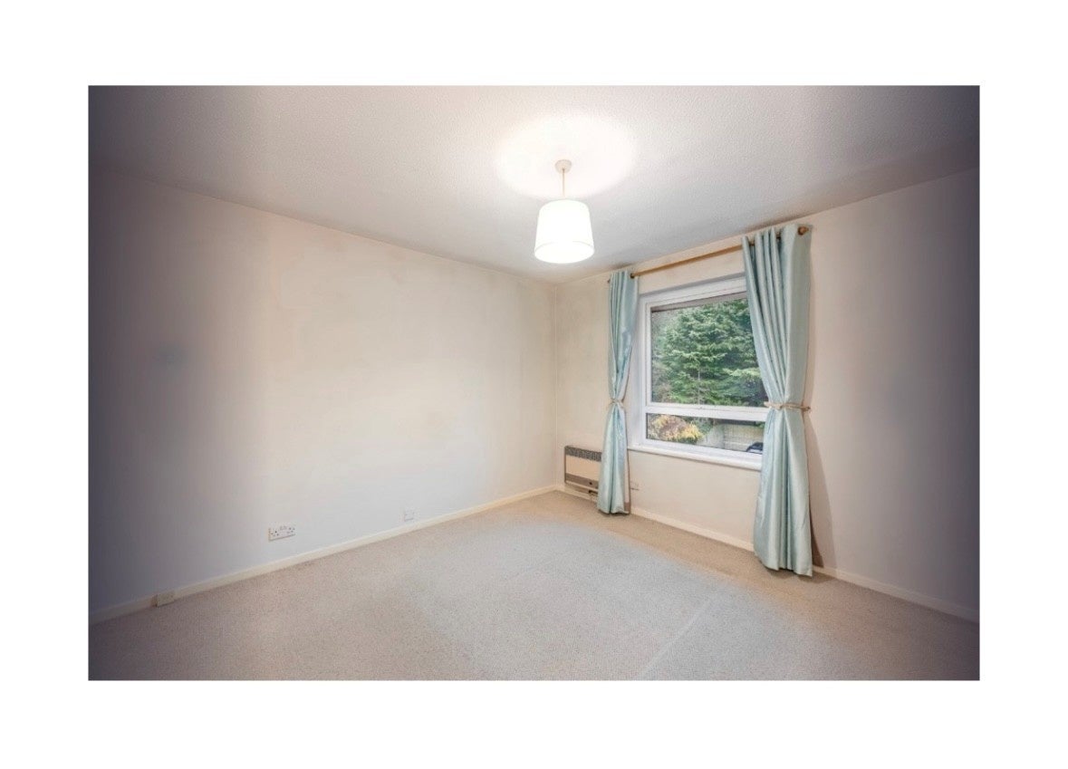 Flat Coombe Road in Greater London
