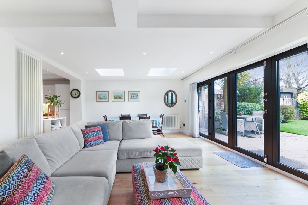 Flat Wimbledon Park Road in Greater London