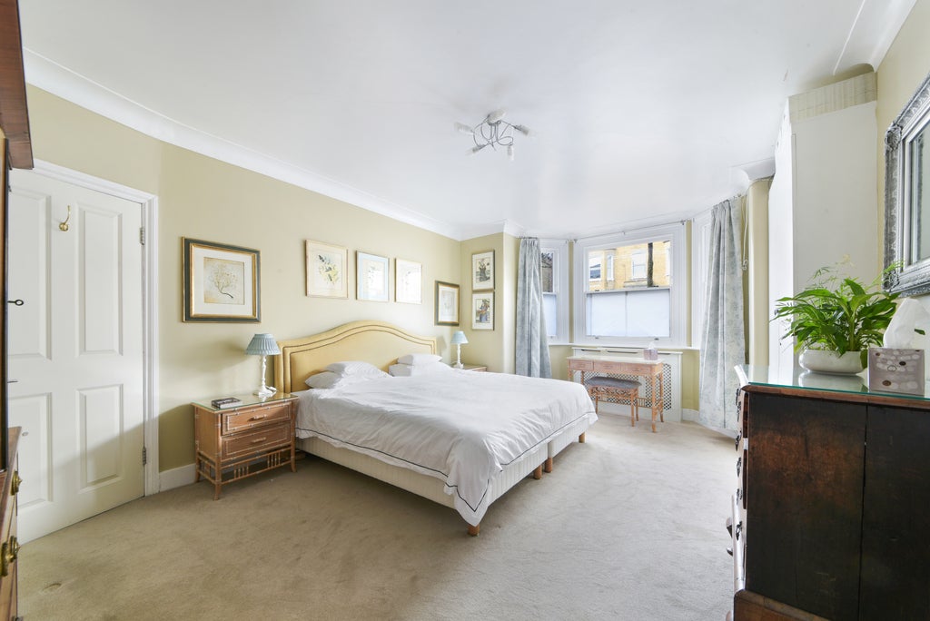 Flat Wimbledon Park Road in Greater London