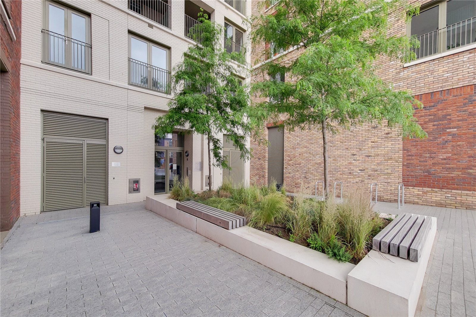 Flat Atlantis Avenue in Greater London