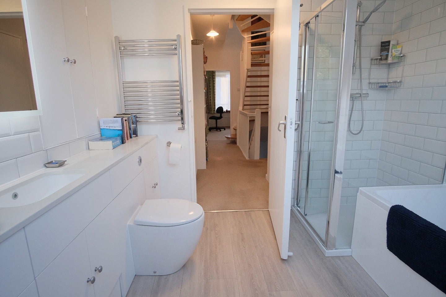 Room Cecil Road in Greater London