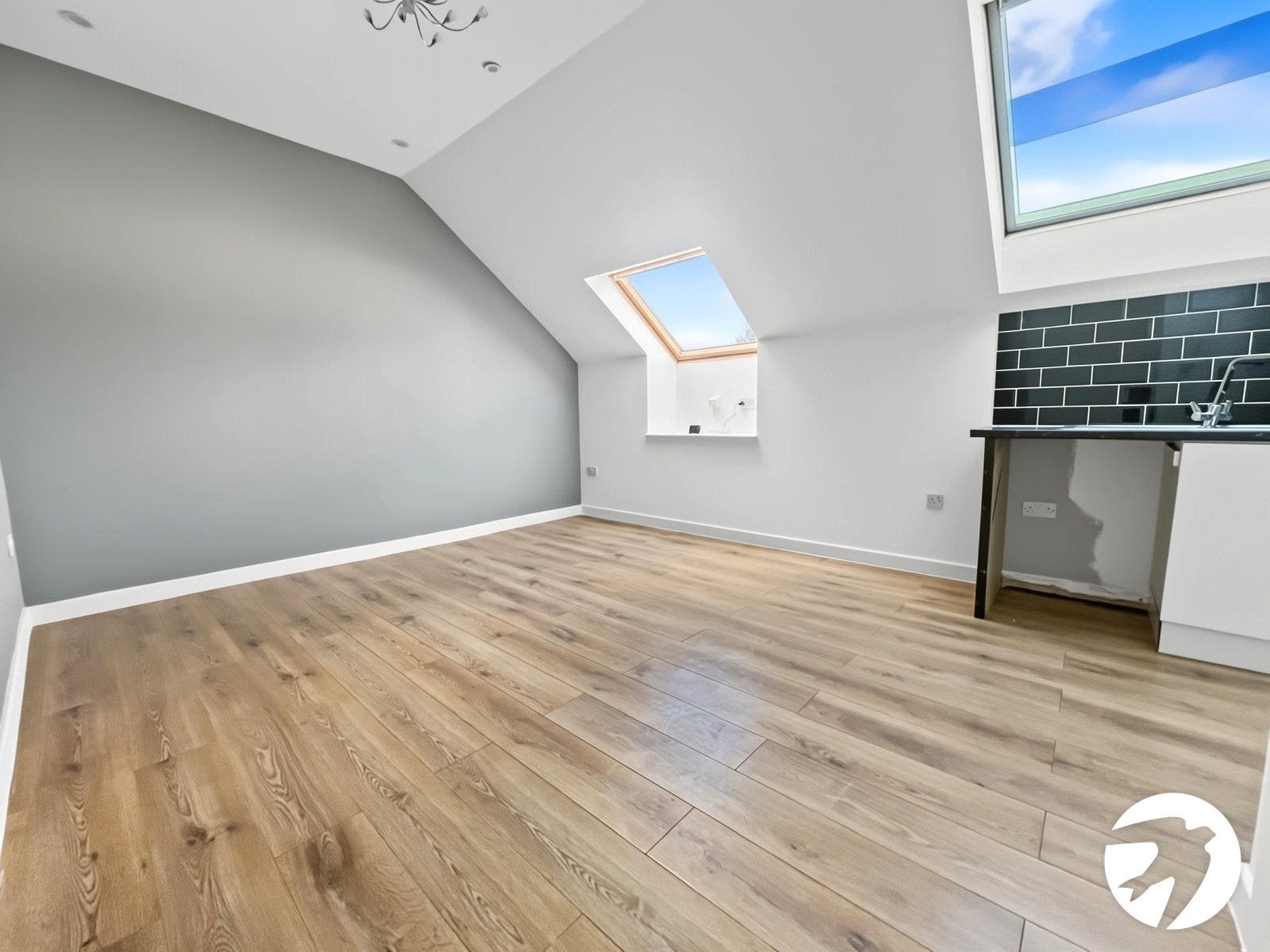 Flat Brownhill Road in Greater London