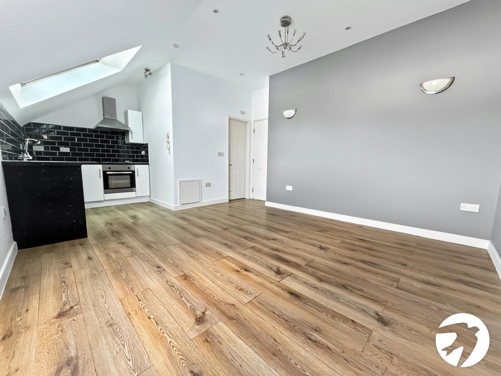Flat Brownhill Road in Greater London