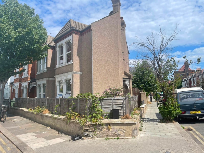 Room Honeybrook Road in Greater London