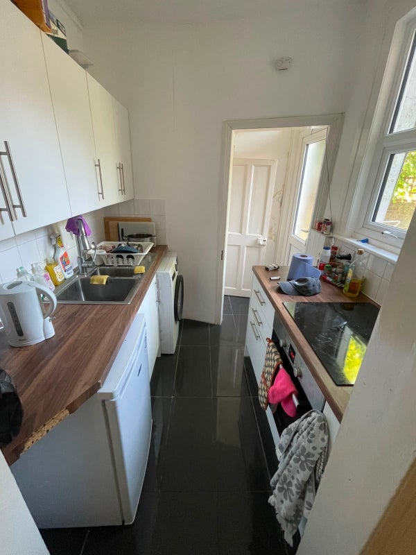 Room Honeybrook Road in Greater London
