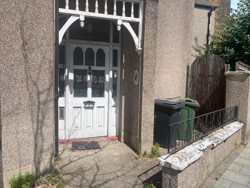 Room Honeybrook Road in Greater London
