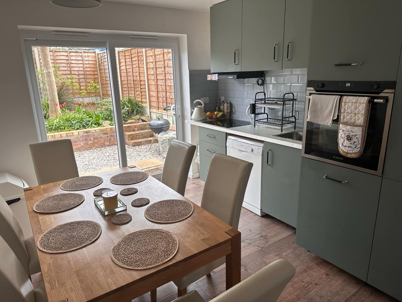 House Brownlow Crescent in Melton