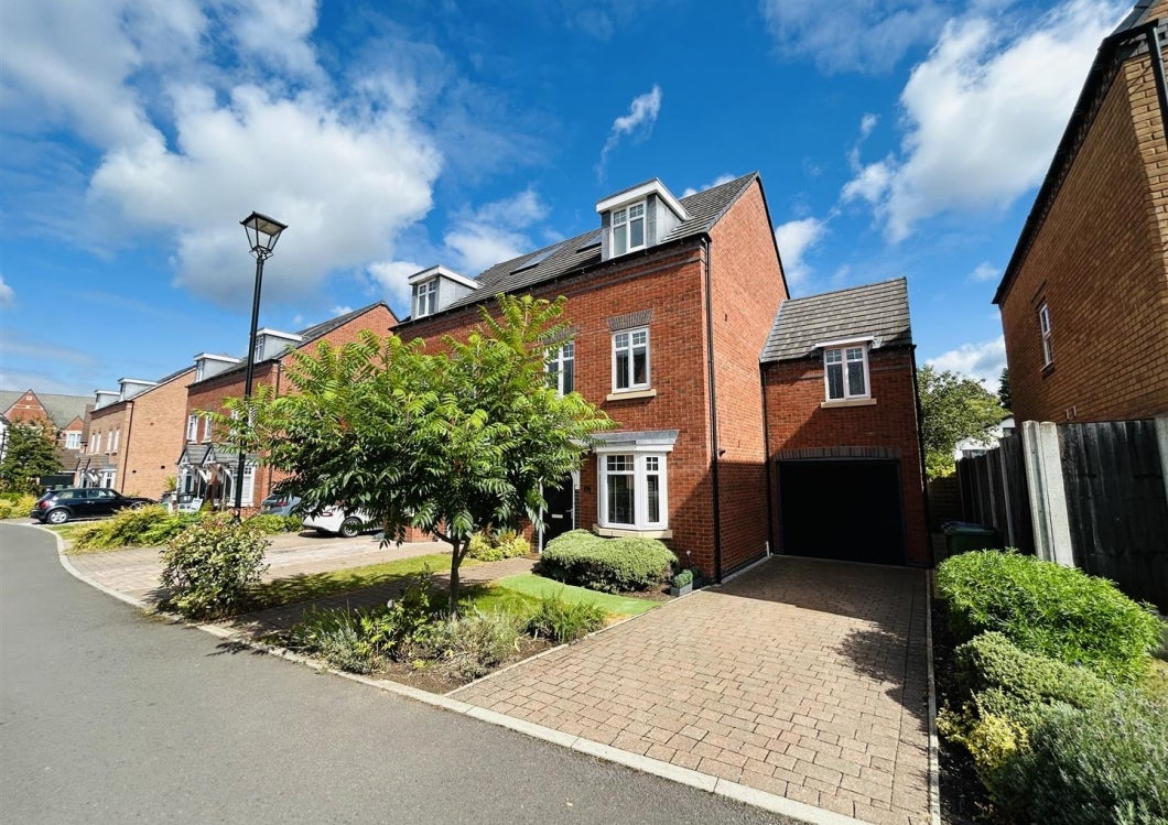 House Henry Fowler Drive in Wolverhampton