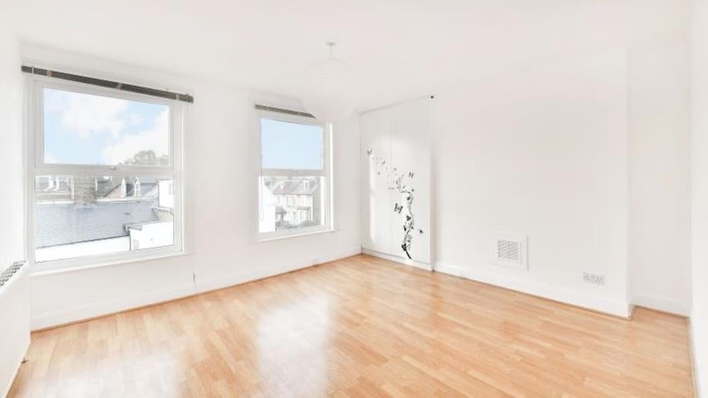 Flat Palmerston Road in Greater London
