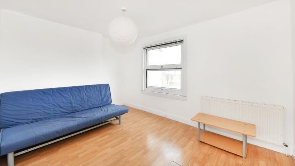 Flat Palmerston Road in Greater London