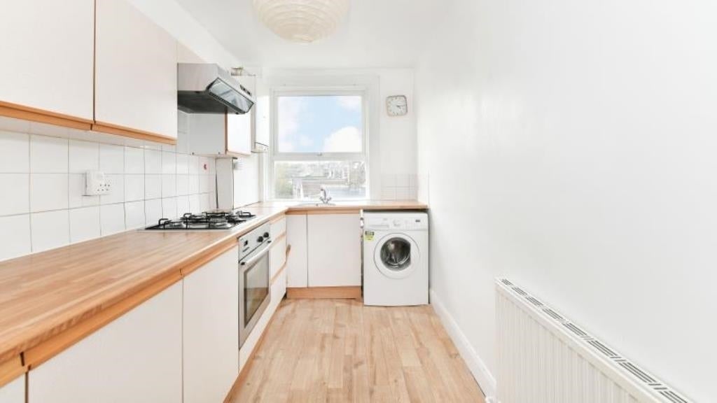 Flat Palmerston Road in Greater London
