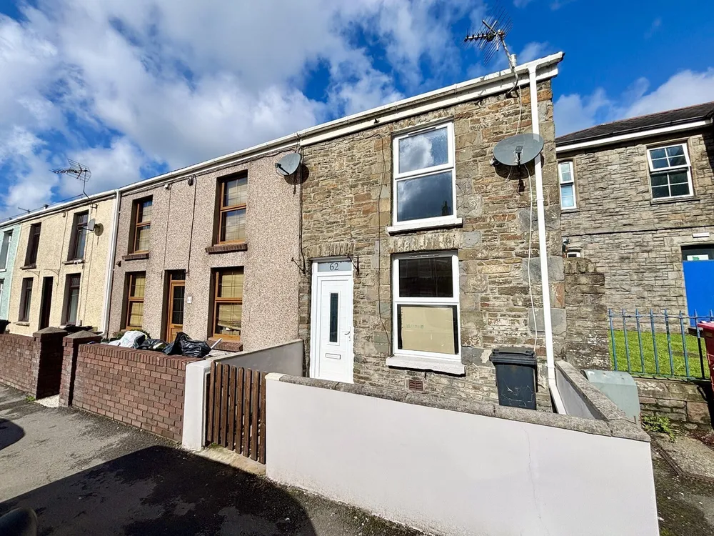 House High Street in Pontardawe
