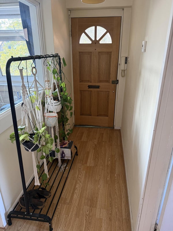Room Oakhill Road in Greater London